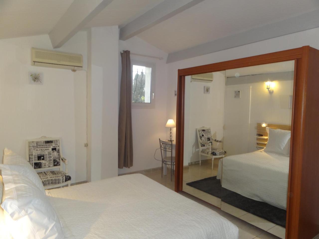 Ferienwohnung Locations Des Alpilles Saint-Rémy-de-Provence Exterior foto